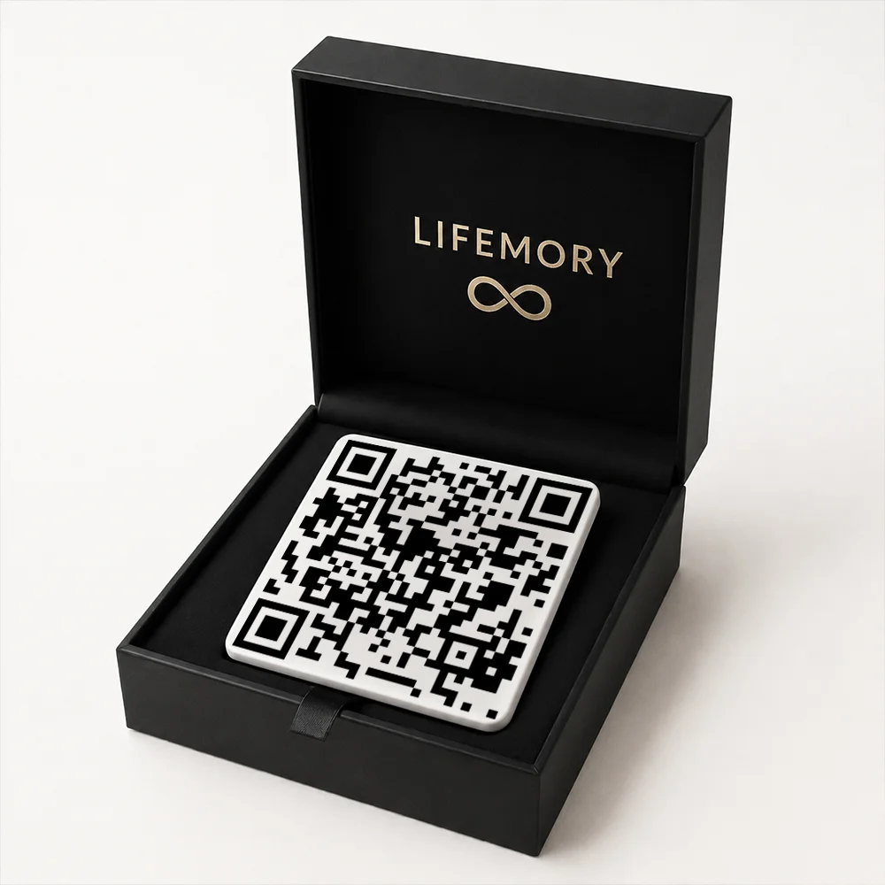 Life Plan – memorial digital cu placă QR ceramică pe monument